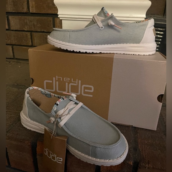 Hey Dude Women's Wendy Boho Light Denim Size 6 Shoes. New in the box. - Picture 1 of 3